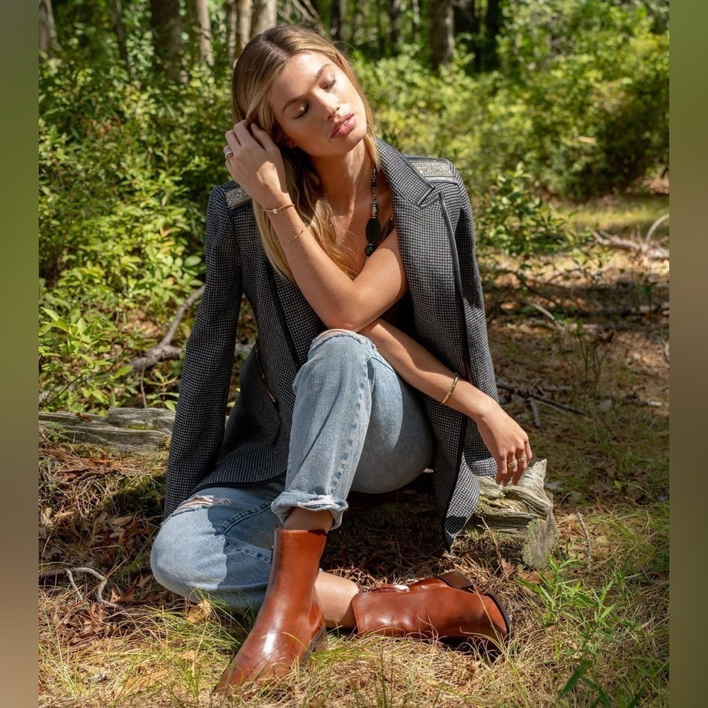 Sam Edelman Thatcher Ankle Bootie - Picture 4 of 12